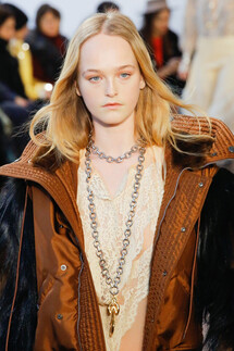 Details Chloé Fall 2018 Ready-to-Wear , Детали коллекции Хлоя осень зима 2018 , Fashion show , неделя моды в Париже , PFW , Paris Fashion Week , Mainstyles